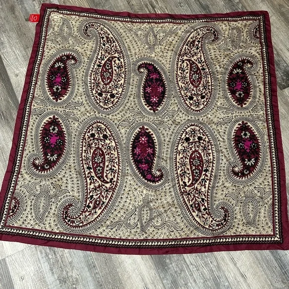 OSCAR Paisley Patterned Scarf - 100% Silk
